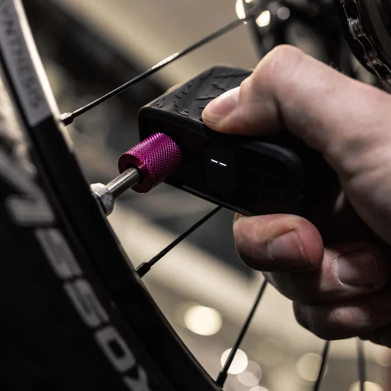 Muc-Off Airmach Electric Mini Pro Inflator - Image 2