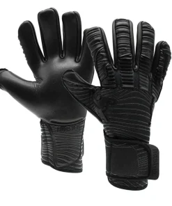 Elite 2.0 Blackout Goalkeeper Gloves in Junior